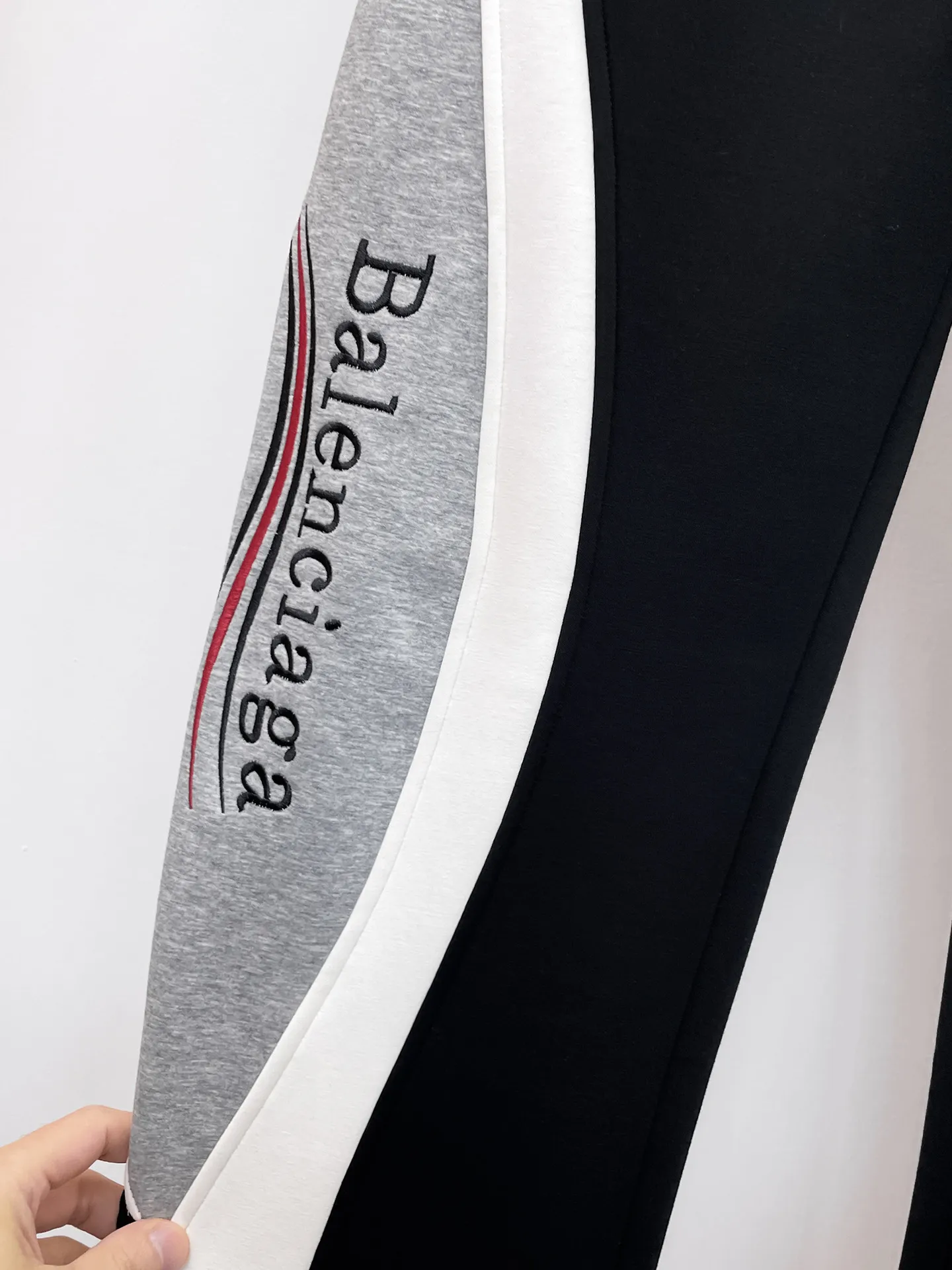 Balenciaga 🆕2026 Autumn and Winter New Arrival Casual Pants! The official website will be released simultaneously. Brand Classic LOGO casual pants, customized fabrics, excellent comfort and strong touch. Highly recognisable, perfect appearance and craftsmanship. Size:M-3XL